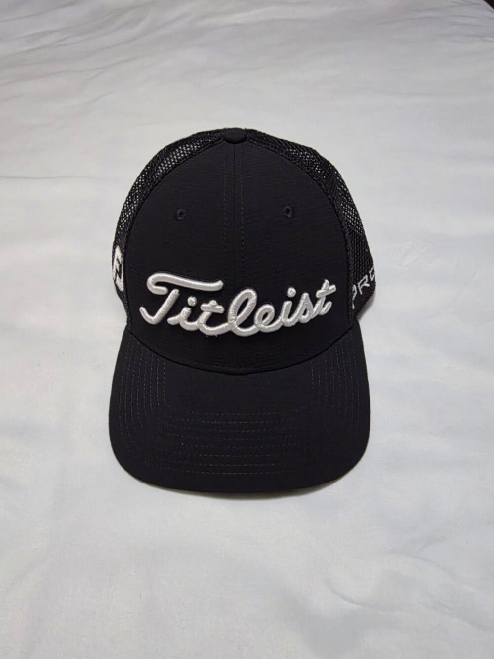 Titleist Pro V1 Mesh Snapback Golf Hat Cap Black White Script New